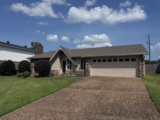 Building Photo - 1115 Briar Creek Rd