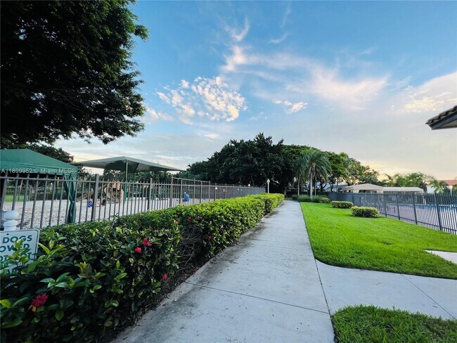 Building Photo - 968 Savannah Falls Dr