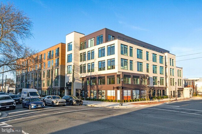 Building Photo - 701 N Henry St