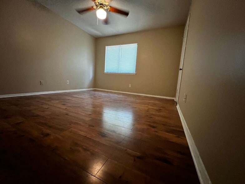 Building Photo - 6468 Parton Ct