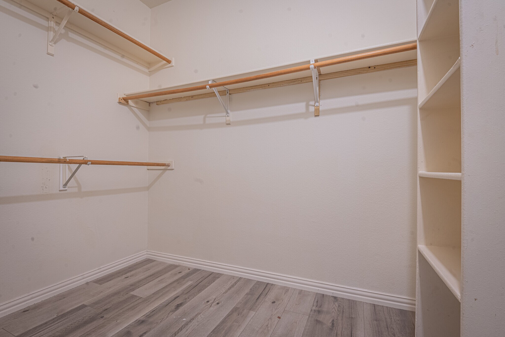 Building Photo - 4522 Oak Shores Dr