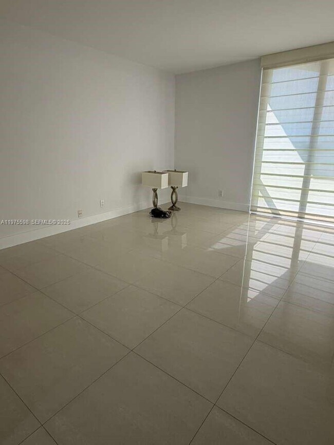 Building Photo - 20281 E Country Club Dr