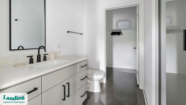 Building Photo - 715 Merritt Ave