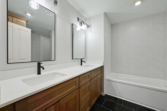 Building Photo - 140 Barton Ranch Cir