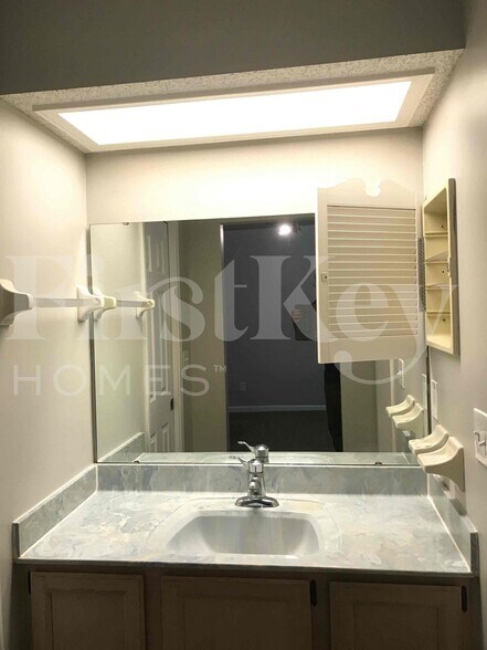 Building Photo - 7852 Catskills Ct