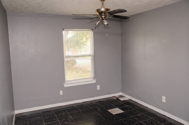 Building Photo - 306 Willowick St