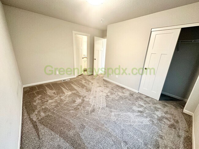 Building Photo - Amazing 2,306-square-foot house in Wood Village