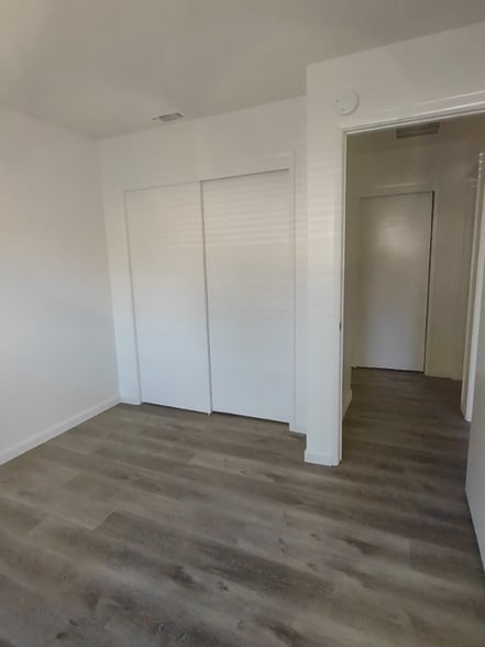 Building Photo - 9279 Corinthian Cir