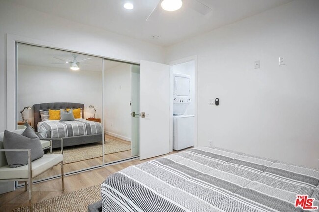 Building Photo - 6244 De Longpre Ave