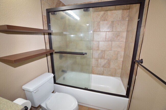 Building Photo - Parkview at Waikele - Ground floor Townhouse 2 bedrooms, 2 baths with 2 parking Avail 2/1/25