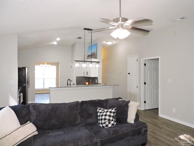 Building Photo - 2541 Gulf Breeze Ave