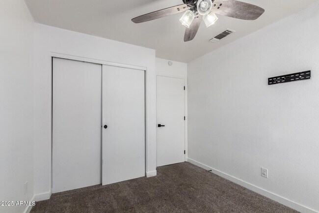 Building Photo - 6202 E Quartz St