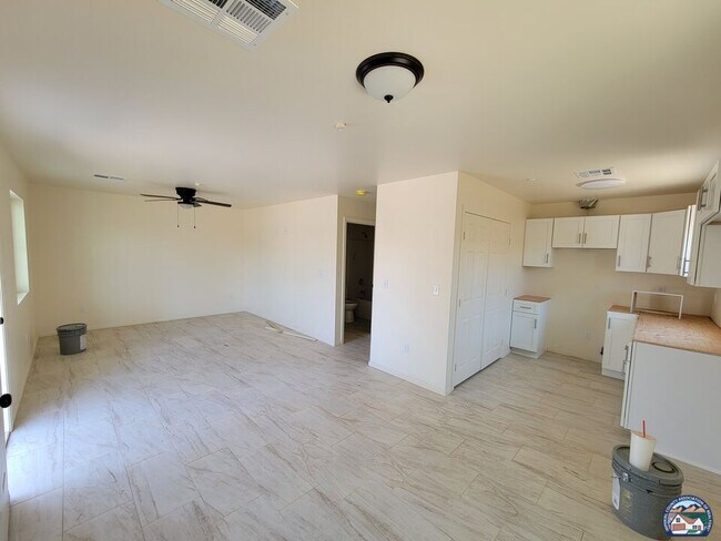 Building Photo - 933 Rockwood Ave