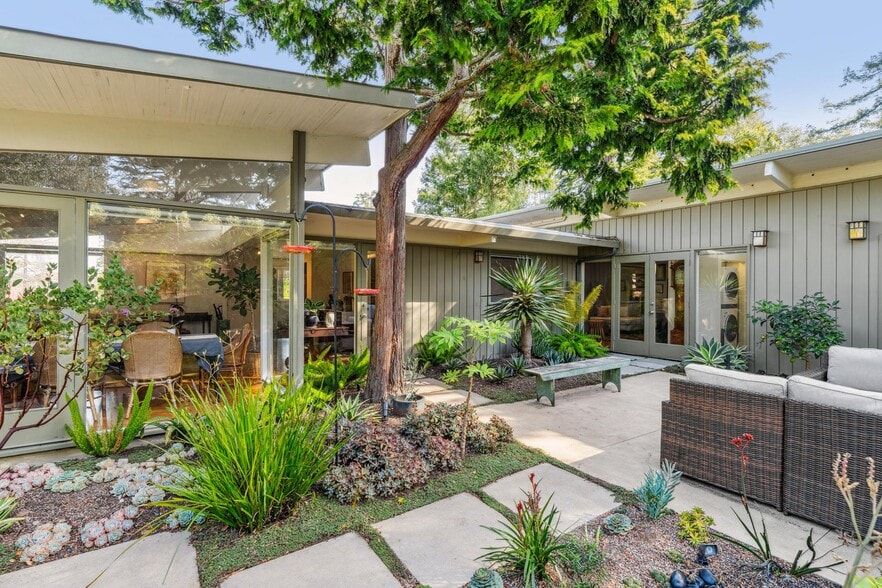 Building Photo - 664 Woodmont Ave