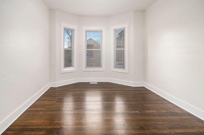 Building Photo - Lower Unit - Newly Constructed - 2 bed/2 b...