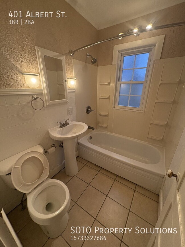 Building Photo - 401 Albert St