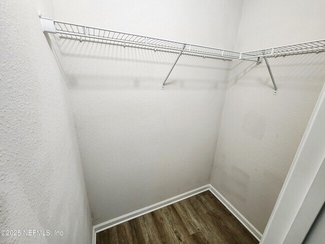 Building Photo - 514 E 63rd St