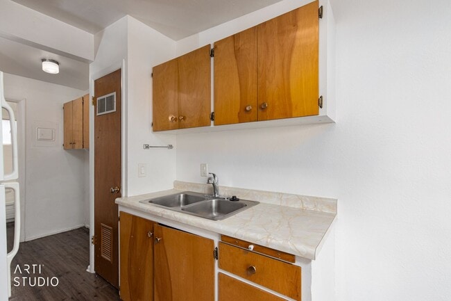 Building Photo - 2 Bedroom, 1 Bathroom South Jordan Duplex