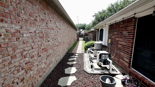 Building Photo - 1314 Caravelle Ct