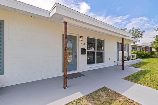 Building Photo - 934 41st Ave NE