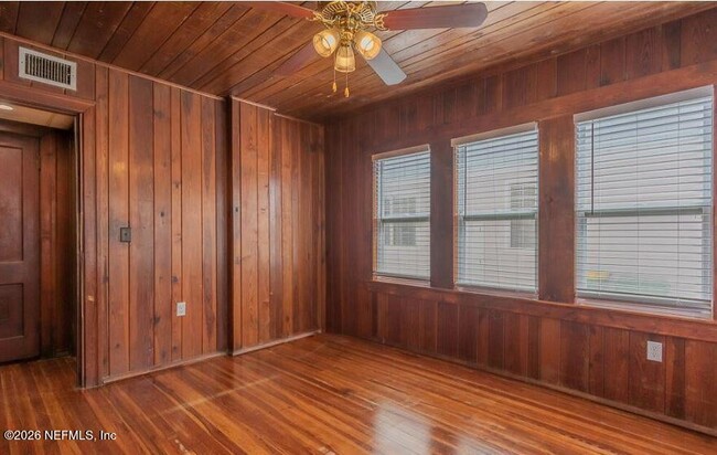 Building Photo - 1718 1st St N