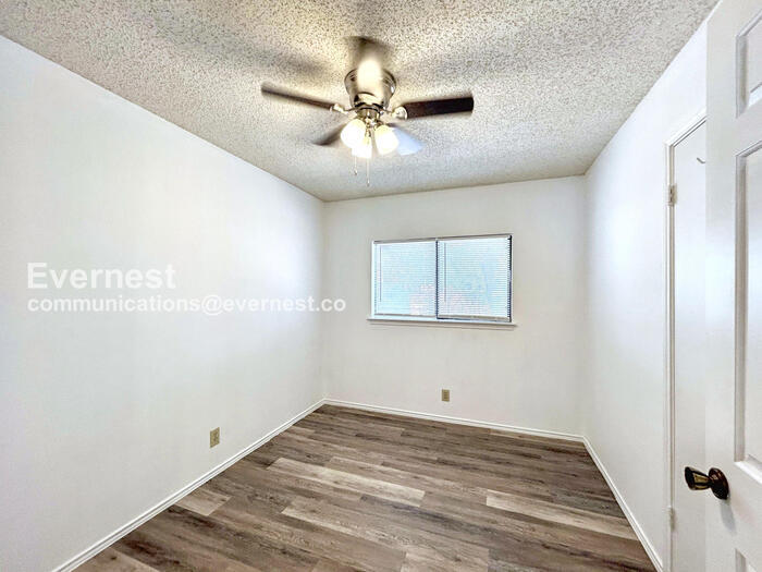 Building Photo - 10207 Raven Field Dr