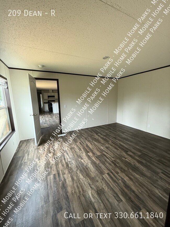 Building Photo - 209 Dean-R