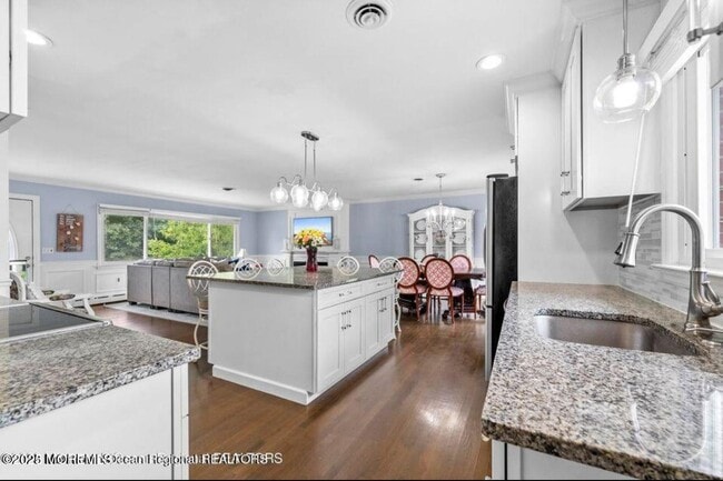 Building Photo - 545 Cassville Rd