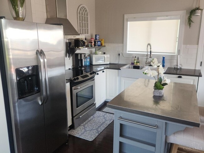 Building Photo - 399 Oregon St