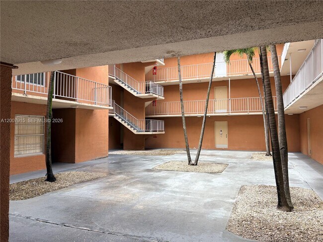 Building Photo - 17600 NW 68th Ave