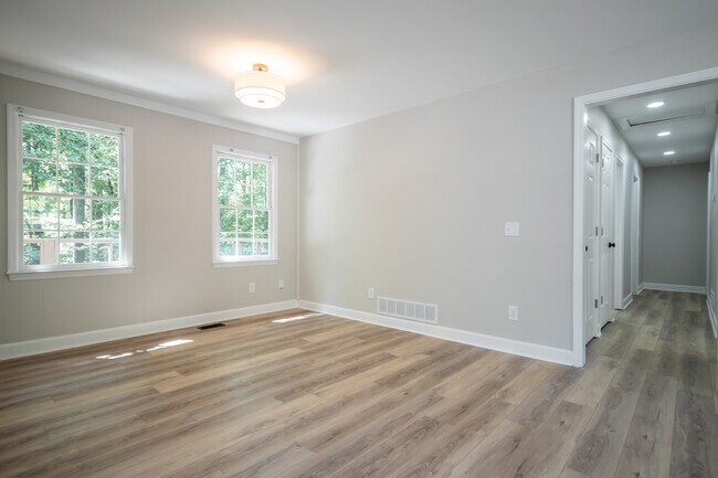 Building Photo - 1051 Crooked Creek Rd