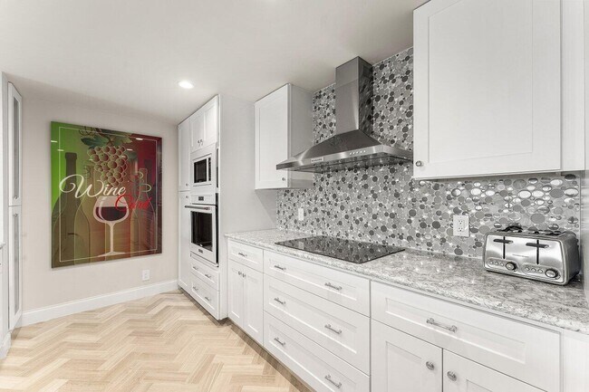 Building Photo - 4740 S Ocean Blvd