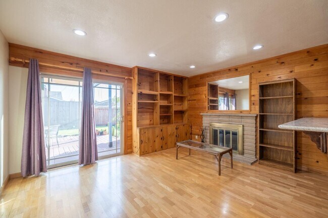 Building Photo - 3276 Andora Dr