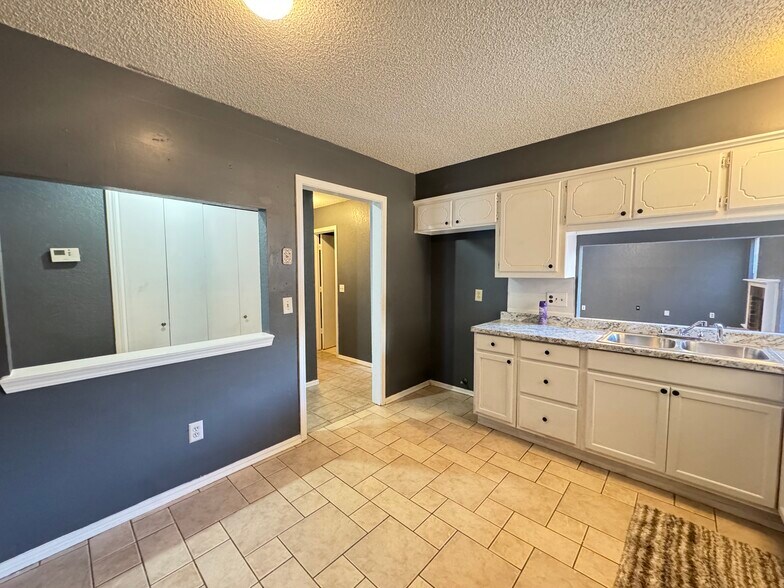 Building Photo - 7740 Doris Dr