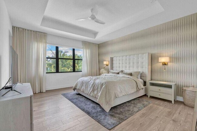 Building Photo - 8239 Oceanus Dr