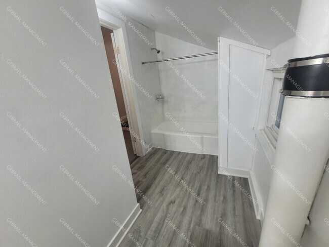 Building Photo - 1411 Bliss St