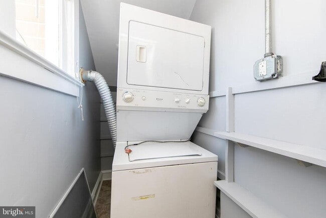 Building Photo - 11 Church St