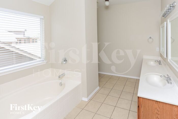 Building Photo - 4245 Summer Star Ln