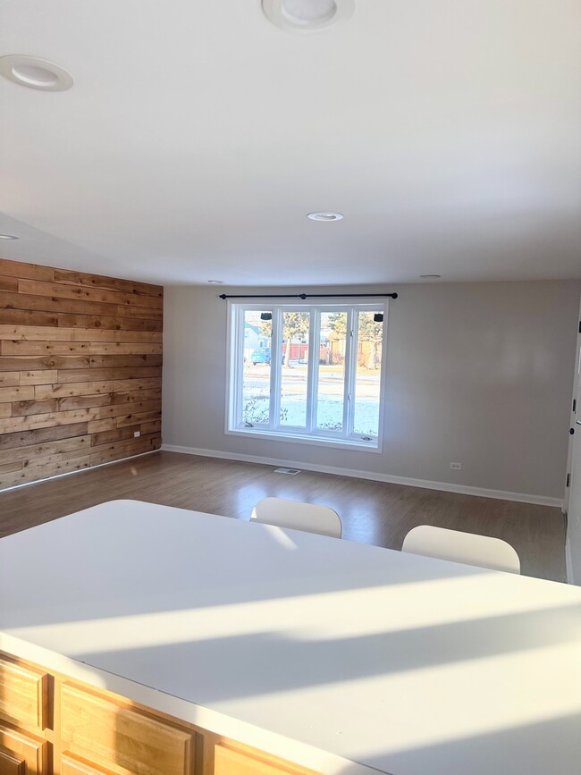 Building Photo - 4001 W 90th Pl