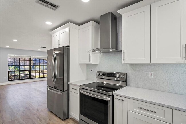 Building Photo - 8312 Roxboro Dr