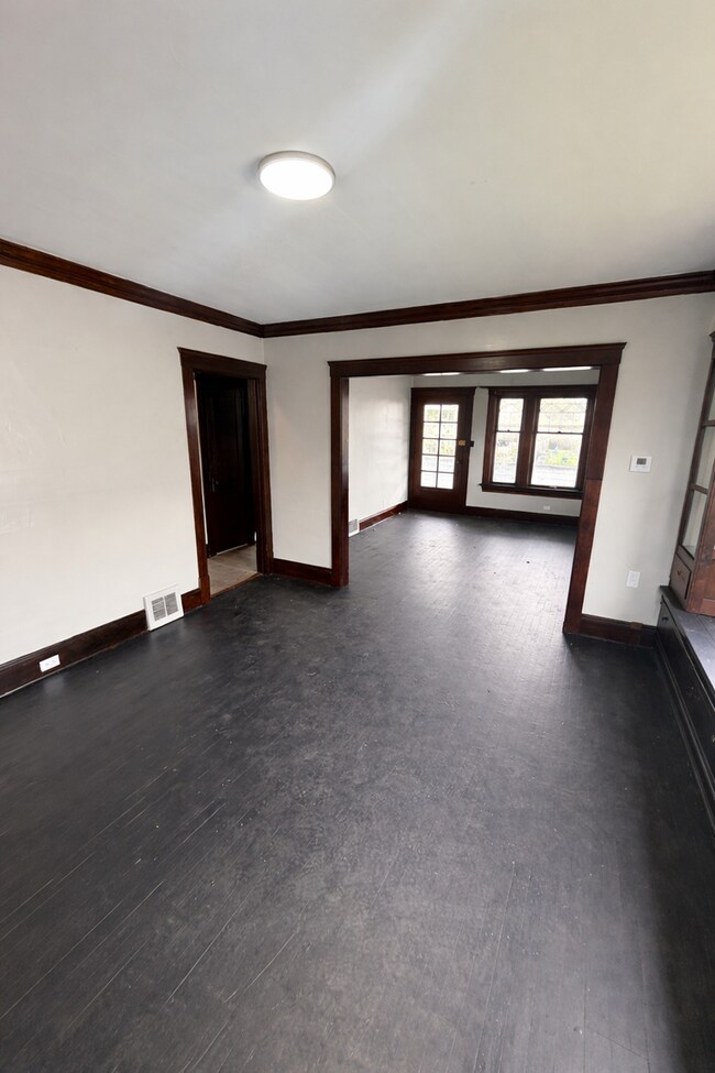 Building Photo - 9529 Mt Auburn Ave