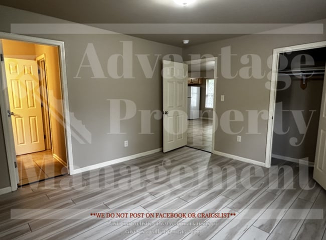 Building Photo - 1136 N Ash St