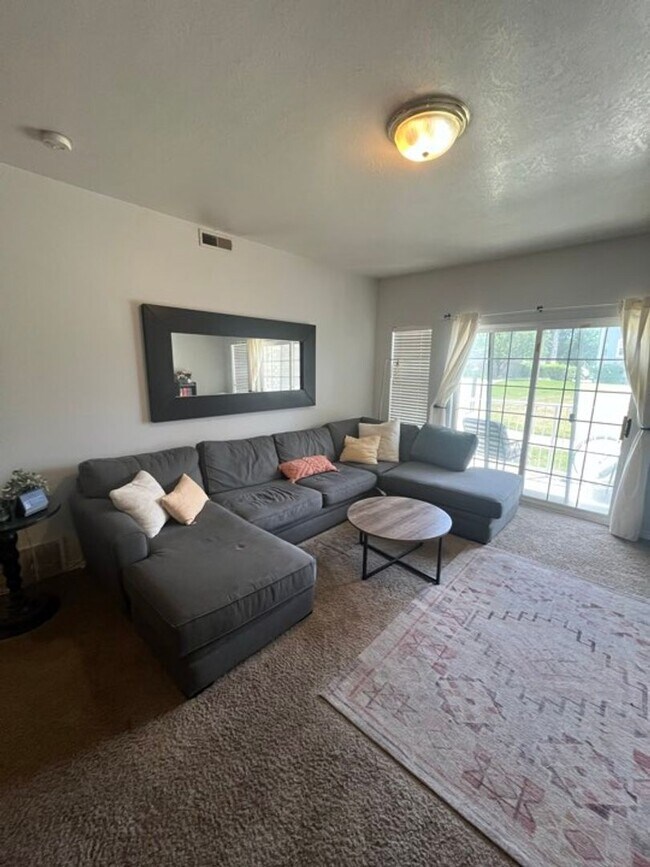 Building Photo - Bedroom Available in Provo
