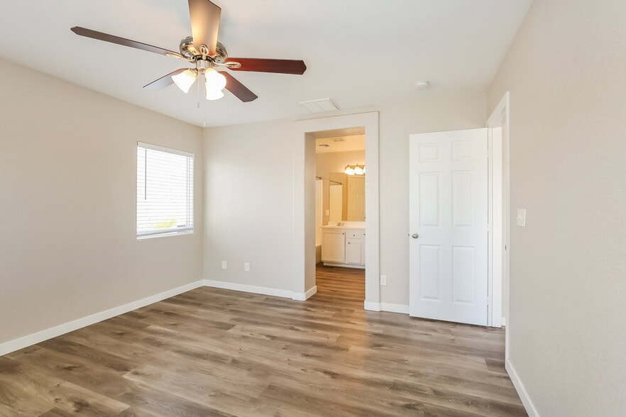 Building Photo - 5954 Sleepy Fawn Dr