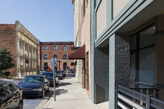 Building Photo - 117 Spring St