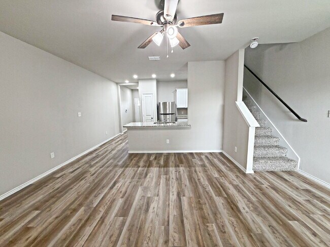 Building Photo - 127 Damon Dv