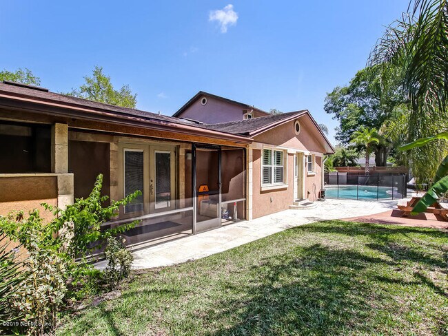 Building Photo - 88 Oakwood Rd