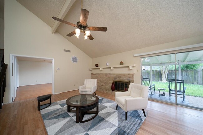 Building Photo - 10619 Chapel Hill Dr