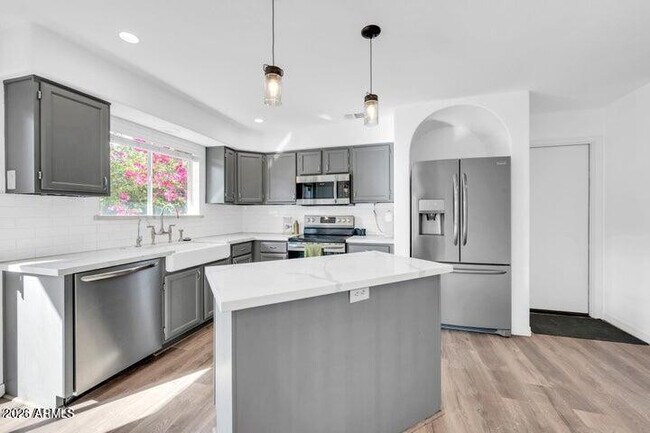 Building Photo - 8841 S 51st St