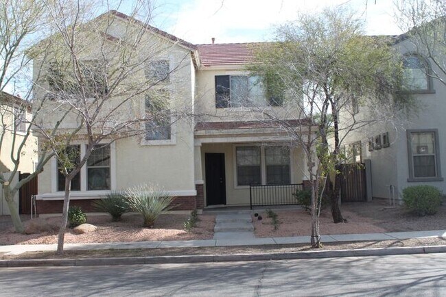 Building Photo - Beautiful 4 Bedroom in Lyons Gate!